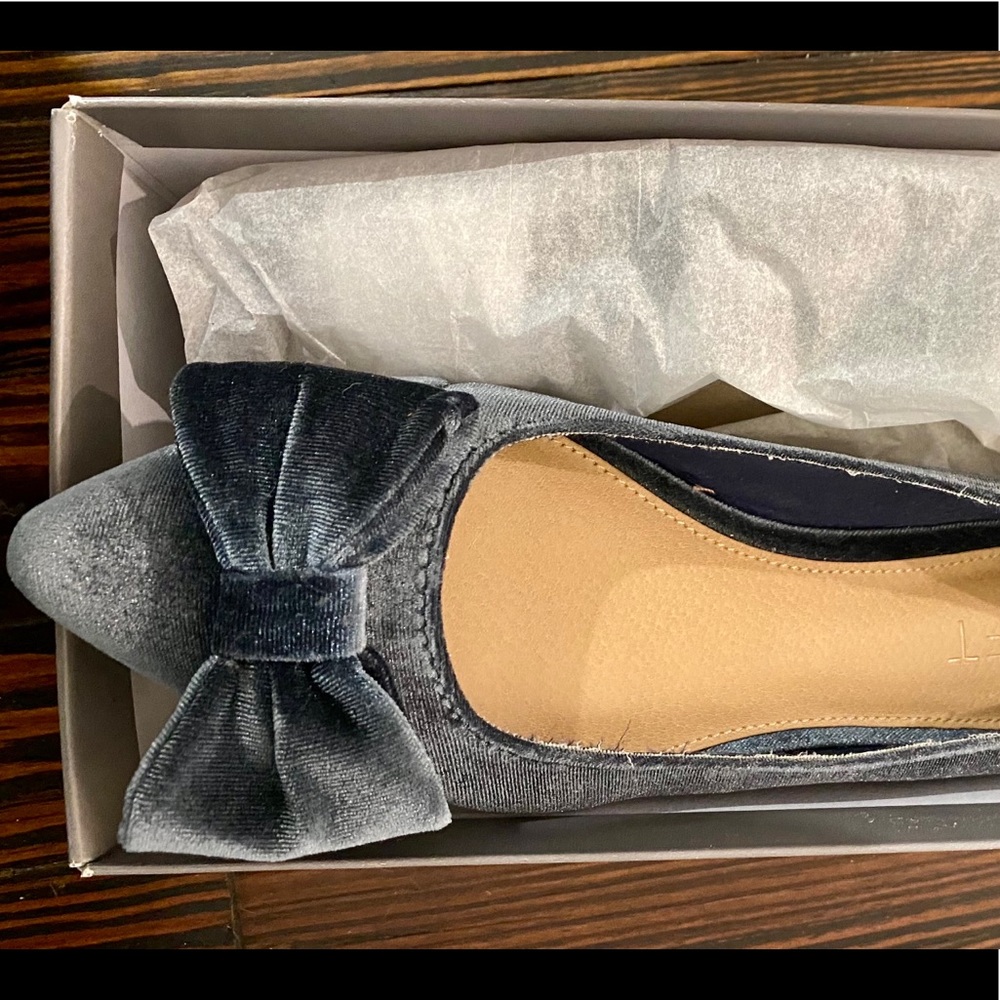 Loft women’s blue velvet bow flats
